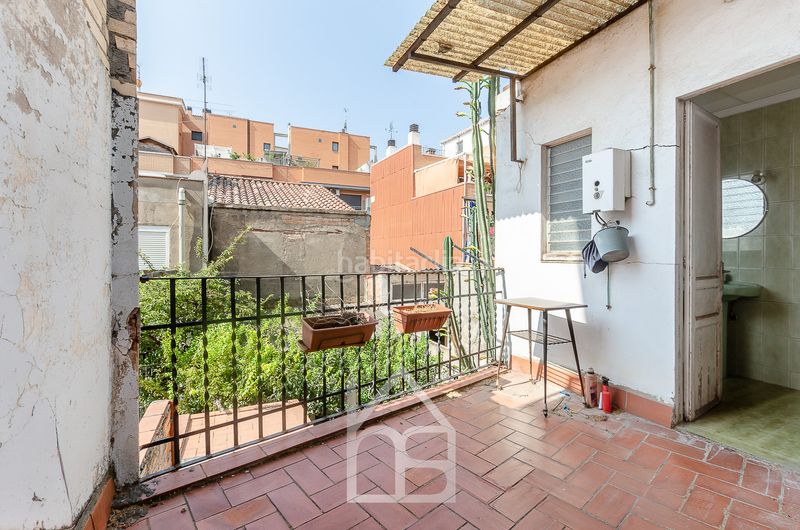 Foto 86bc5559-0ffb-49ff-b10d-552a0064c172. Casa adossada amb calefacció aparcament a Riera Cornellà de Llobregat