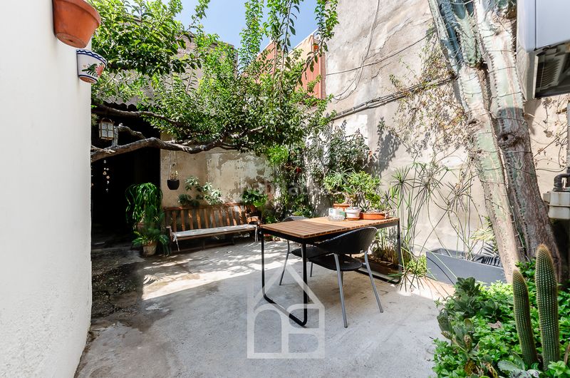 Foto e11eb93a-f0b5-484e-aa00-fc59379bf093. Casa adossada amb calefacció aparcament a Riera Cornellà de Llobregat