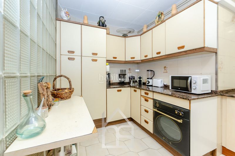 Foto 17533fa2-8d4b-4960-a5cd-abbca76fef36. Casa adossada amb calefacció a El Pedró Cornellà de Llobregat