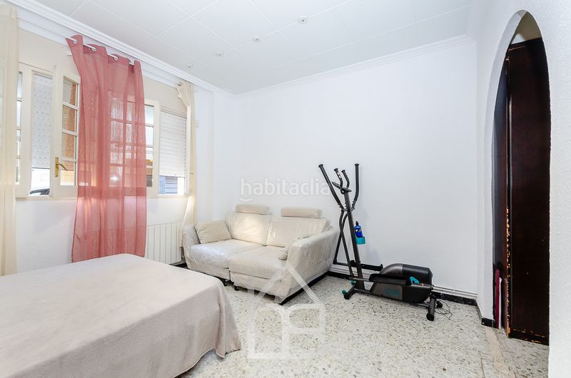 Foto 4e4c77a9-adeb-44be-bf85-a88e56d08914. Casa adossada amb calefacció a El Pedró Cornellà de Llobregat