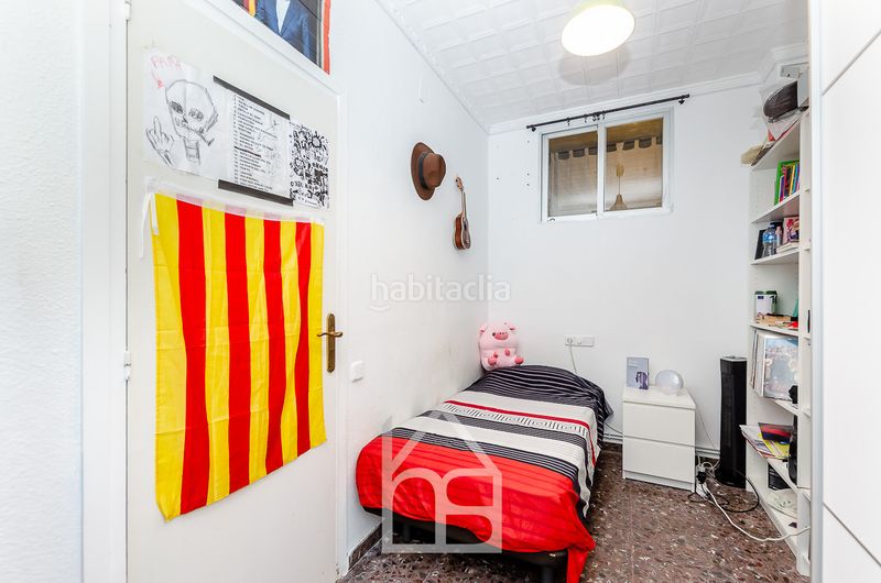 Foto 56b6be36-82b6-41ca-b821-139f75d3716c. Casa adossada amb calefacció a El Pedró Cornellà de Llobregat
