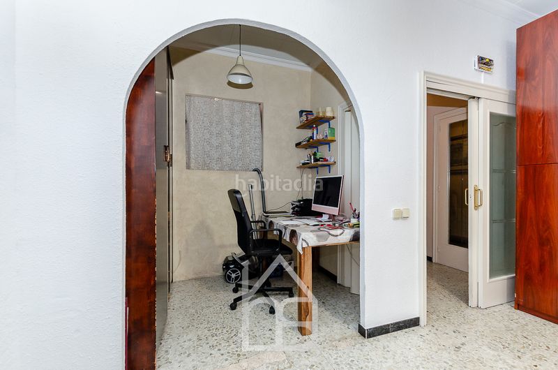 Foto 5c2f0dfd-8b51-407e-981a-9cac25c61958. Casa adossada amb calefacció a El Pedró Cornellà de Llobregat