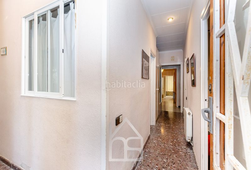 Foto 677264a4-a679-442b-b3c0-fddad51b5cf1. Casa adossada amb calefacció a El Pedró Cornellà de Llobregat