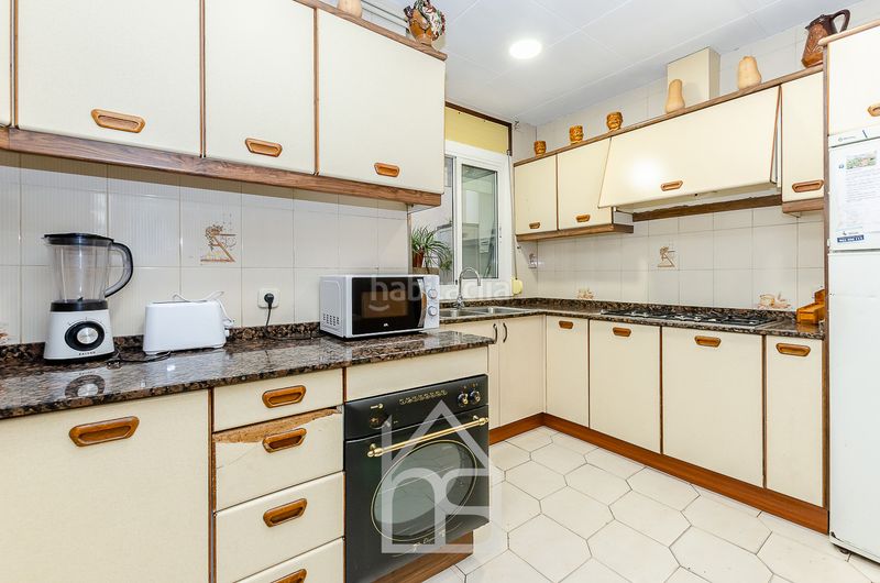 Foto 6b27c713-2902-4694-ada7-ae34cda28f96. Casa adossada amb calefacció a El Pedró Cornellà de Llobregat