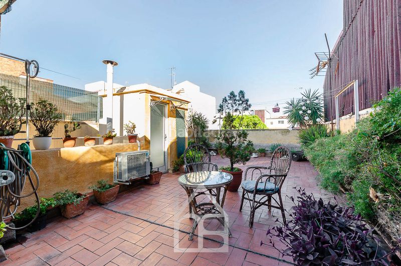 Foto 77e64980-4080-4504-b3b3-67d32441bfeb. Casa adossada amb calefacció a El Pedró Cornellà de Llobregat
