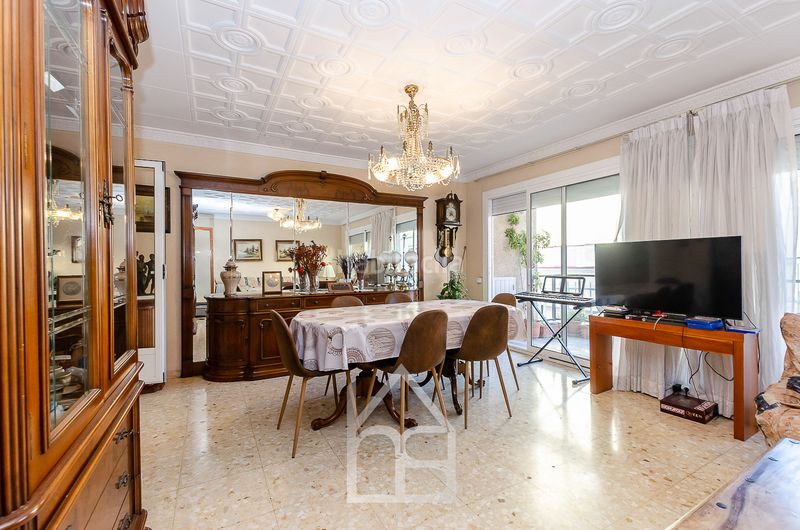 Foto acff71af-0602-4b7b-9abd-7bdcff24da06. Casa adossada amb calefacció a El Pedró Cornellà de Llobregat