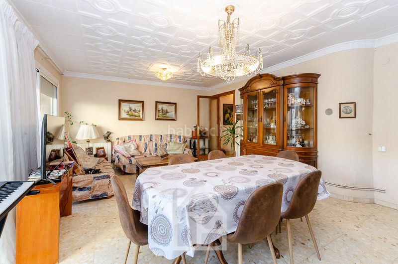 Foto dbee3871-fb79-411d-8ab3-a5c6865b63a5. Casa adossada amb calefacció a El Pedró Cornellà de Llobregat