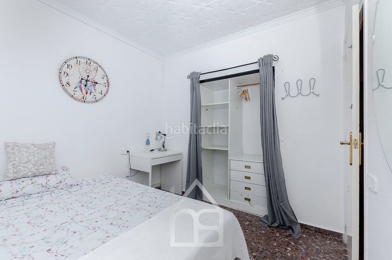 Foto dcb77e6b-1e73-4096-bc6e-3b7ea9ccbf90. Casa adossada amb calefacció a El Pedró Cornellà de Llobregat
