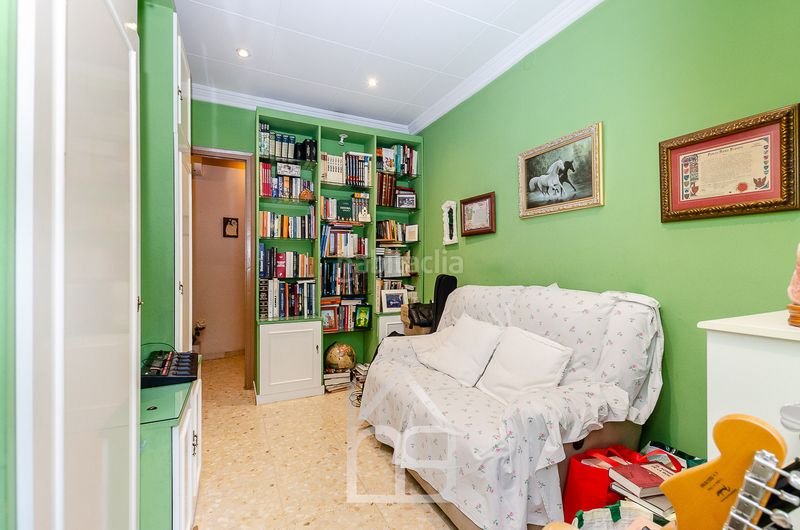 Foto e077b092-170d-4845-a46d-ff9344124dbd. Casa adossada amb calefacció a El Pedró Cornellà de Llobregat