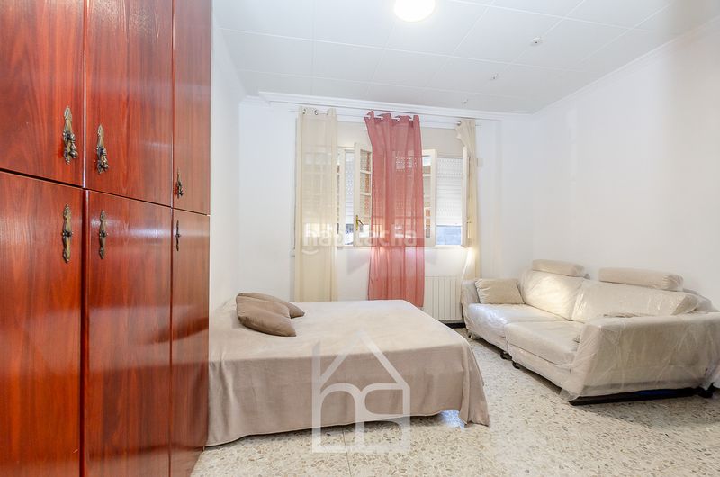 Foto e9ec8b40-715d-4a0a-b24e-db3c330c380d. Casa adossada amb calefacció a El Pedró Cornellà de Llobregat