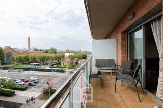 Ático  Carrer de joaquim rubió i ors. Ático muy luminoso con ascensor y plaza de aparcamiento