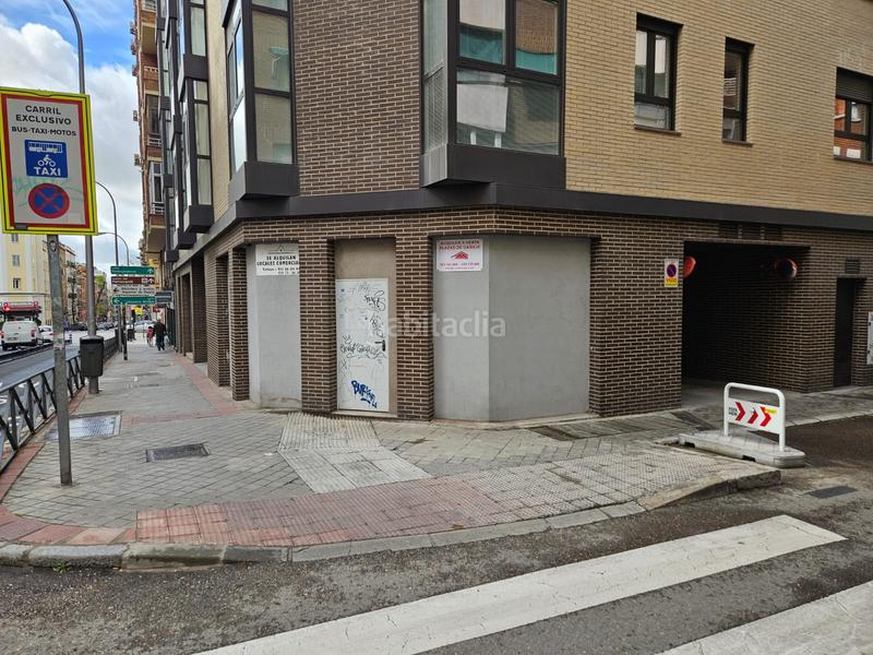 Foto 8690f61f-cbac-4d37-bbbc-81854dee7394. Lloguer aparcament cotxe a calle de la batalla del salado 22 a Madrid