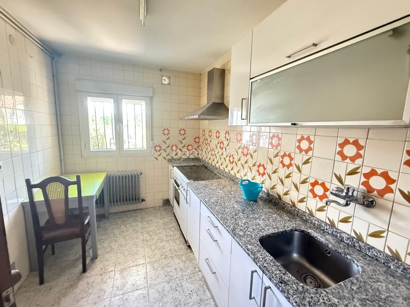 Foto 03ae174e-0aa8-4931-bff3-593e6992fe0f. Casa adossada amb xemeneia calefacció aparcament a Boñar