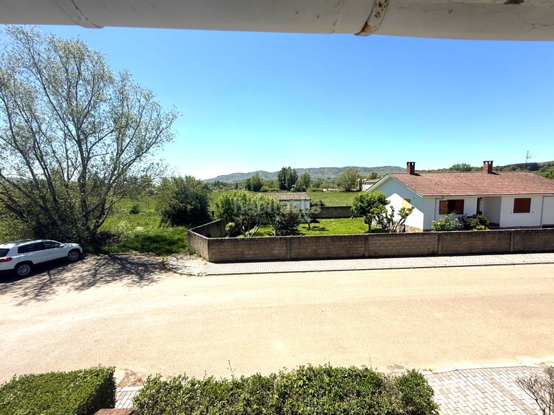 Foto 2e0f8004-7583-4de6-b73b-46759028661e. Casa adossada amb xemeneia calefacció aparcament a Boñar