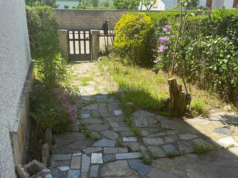 Foto f6c616ed-b267-4b9f-83eb-2cb0b49dd1f2. Casa adossada amb xemeneia calefacció aparcament a Boñar