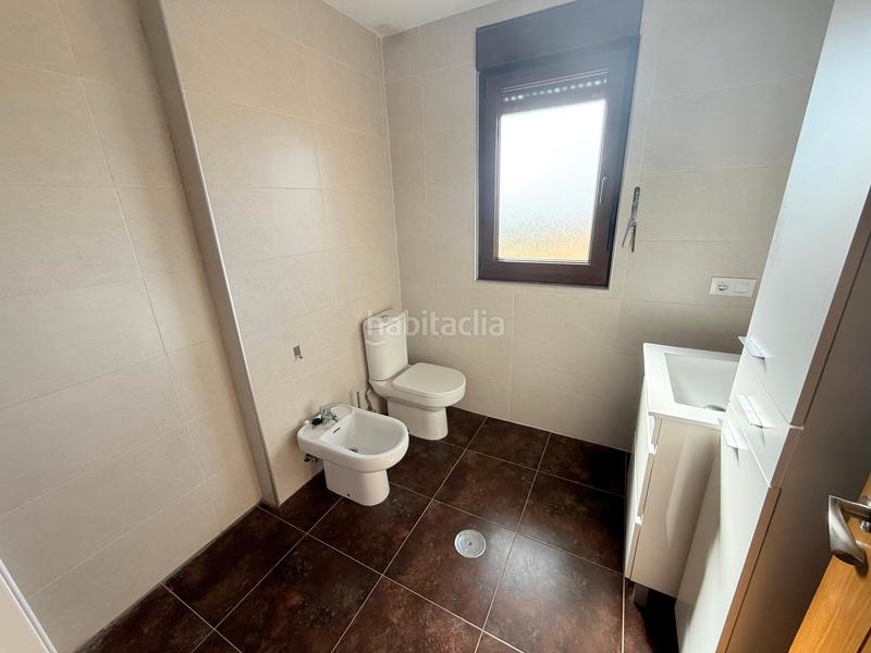 Foto 0cc8b94d-b3a9-4e40-bab3-9af4142e1de6. Casa adossada a calle vegamian 2 a Garrafe de Torío