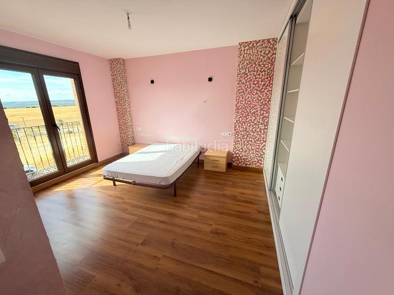 Foto 1c2a93e0-9ee0-46ff-a0d2-bcb0f0f934d3. Casa adossada a calle vegamian 2 a Garrafe de Torío