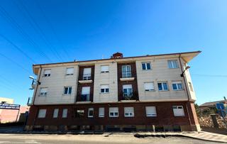 Apartament a Avenida llanos de nava 18. Apartamento en navatejera con ascensor