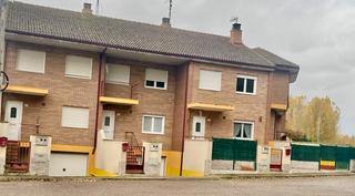 Xalet  Calle el romero 11. Chalet adosado esquinero puente villaren