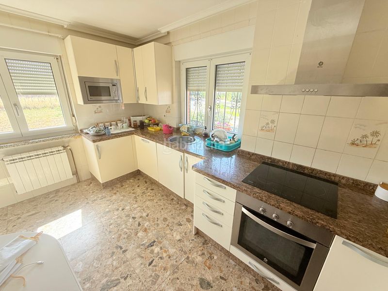 Foto faeee8ef-0cde-4b0a-a74f-668f8b3cebfb. Xalet amb calefacció aparcament a La Lastra León