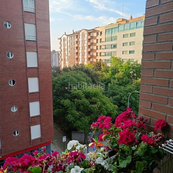 Foto b888e8fb-efe4-42ab-9416-020d1a326a81. Pis amb xemeneia calefacció aparcament a San Claudio - La Chantría León
