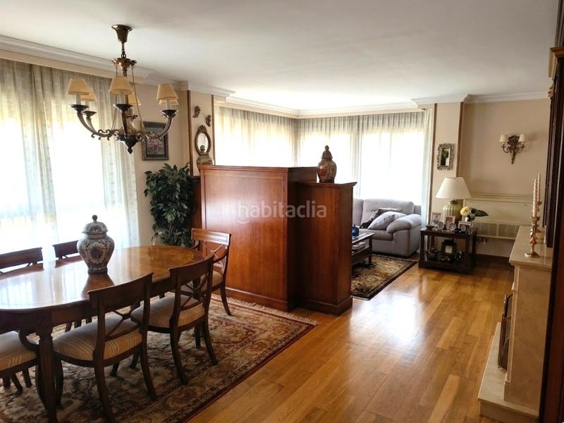 Foto f68889c8-ceb2-493a-b8dd-3f3d706a024c. Pis amb xemeneia calefacció aparcament a San Claudio - La Chantría León
