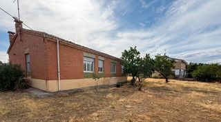 Xalet  Avenida de caboalles. Casa con parcela de 1.842 m² en lorenzana: un gran potencial.