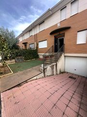 Casa a schiera  Calle pablo sorozábal. Casa independiente en alovera