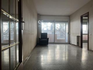 Piso  Industria. Piso espacioso para reformar a tu gusto