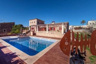 Chalet in Pòrtol. Villa unifamiliar  en  el centro de pórtol