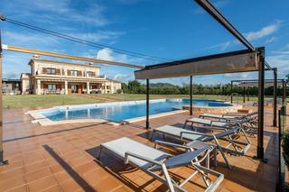 Masia a Llucmajor Interior. Villa rustica con licencia vacacional en venta en llucmajor