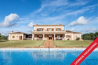 Mas à Llucmajor Interior. Villa rustica con licencia vacacional en venta en llucmajor