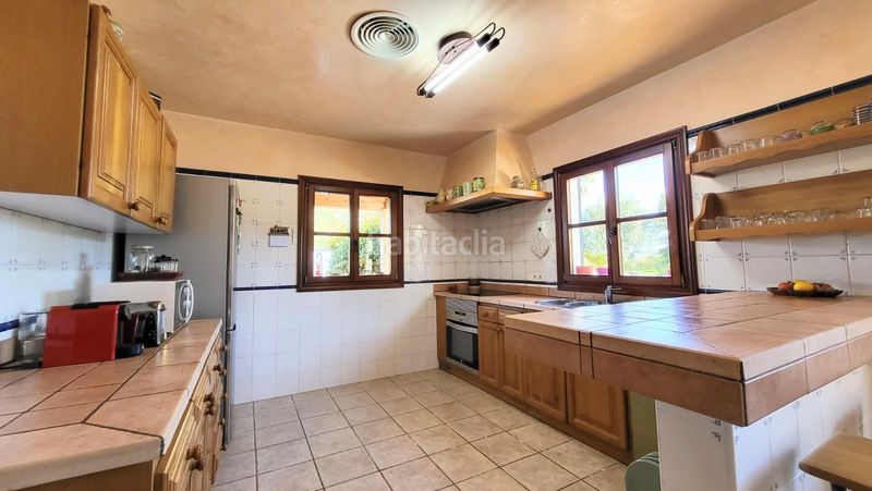 Foto f1bbe633-171e-41ba-9b00-93c7c9a124ea. Masia amb aparcament piscina a Santa María del Camí