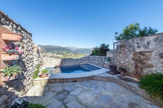 Maison à Campanet. Casa de piedra mallorquina reformada con piscina y vistas a la s