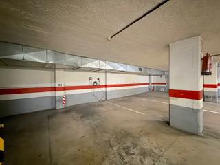 Lloguer Aparcament cotxe a Calle puerta canseco 8. Garaje en alquiler - centro sc