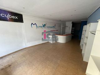 Local Comercial en AVDA DE ESPAÑA (PLAZA DE LOS MAESTROS)