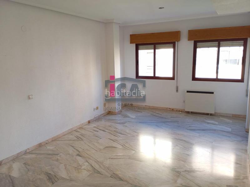 Foto acb18b54-e74d-4ddb-9afe-48dee3463d0c. Rent flat with heating in Centro Cáceres