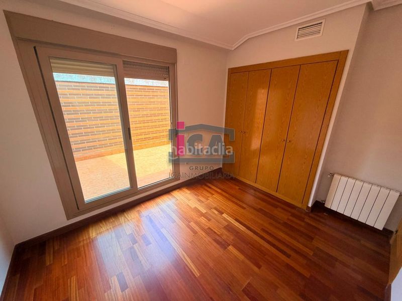 Foto b47b3a6c-7733-443b-a398-9670634583ac. Dachwohnung mit heizung in Centro Cáceres