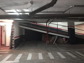 Miete Autoparkplatz in La Sagrera. Parking economico coche mediano