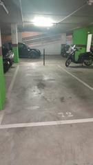 Aparcament cotxe a Navas. Gran plaza de parking para coche y moto