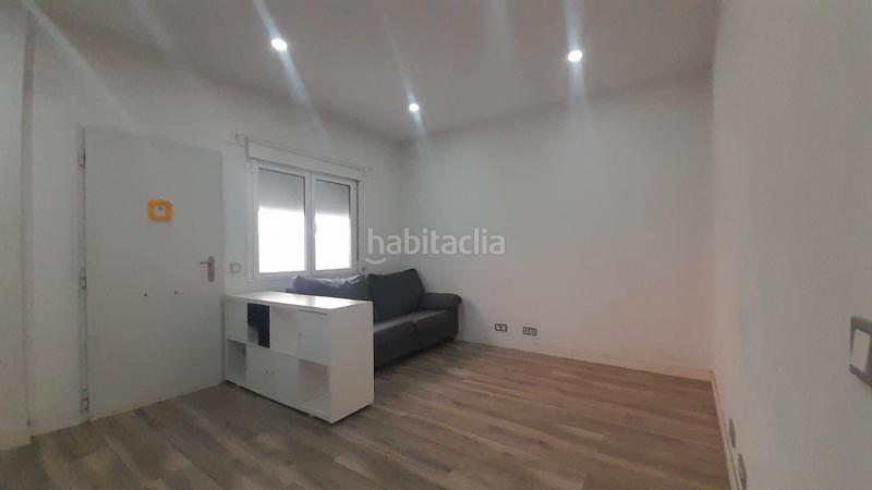 Foto 27beb234-afd1-49f8-8cf3-8e3289e2b15e. Alquiler piso acogedora planta baja semiamueblada en Barcelona