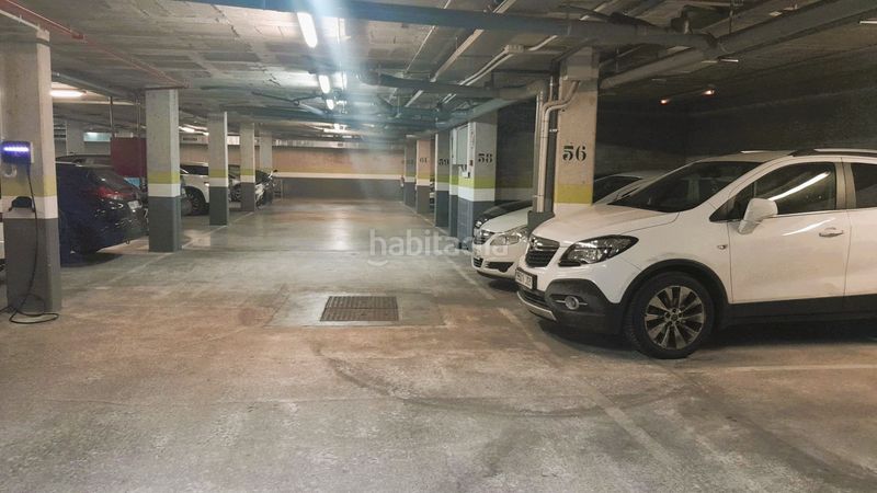 Foto 5bf4c018-b0c2-4df3-9860-73aedfb94c2e. Aparcament cotxe a El Camp de l´Arpa del Clot Barcelona