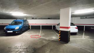 Aparcament cotxe  Carrer de bofarull. Parking para coche, de fcil acceso y maniobrabilidad!!