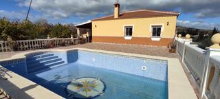 Mas en Avenida reina sofa 1. Finca rstica con vivienda, stano y piscina en con