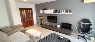 Etagenwohnung in Coín. Piso de 3 dormitorio, 2 baños y terraza en coín
