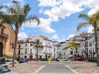 House in Álora. Casa de pueblo de 192 m con 5 dormitorios, 2 terrazas y garaje e