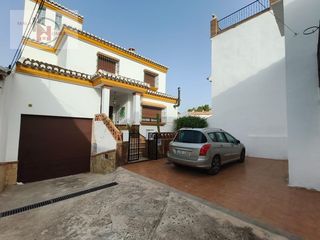 Xalet  Calle pintor joaquin sorolla. Chalet independiente de 283 m, 3 plantas, piscina, orientación s