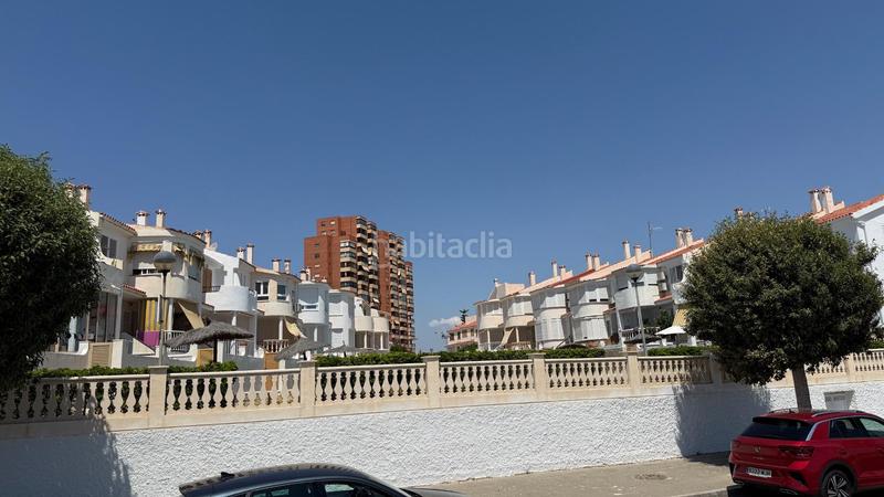 Foto 52cb43ea-f841-4029-91f2-a8a27698eb5b. Casa adosada en Playa Muchavista Campello (el)