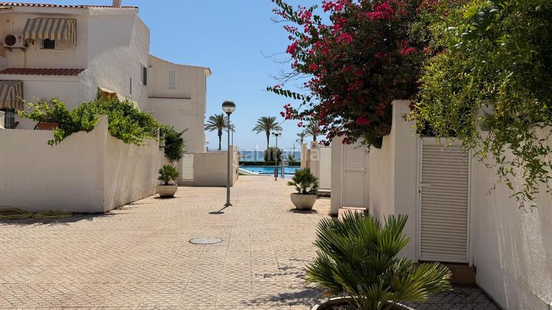 Foto 796f873a-e59f-49f5-a37f-6e5e7a997438. Casa adosada en Playa Muchavista Campello (el)