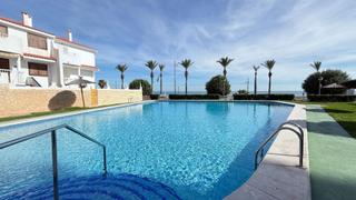 Semi detached house in Playa Muchavista